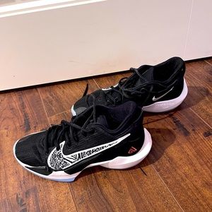 Women’s Nike Giannis sz 7.5 like new